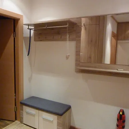 Mit Blick Auf Buchensteinwand *